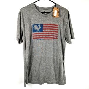 Tucker’s Provisions Rooster Flag Graphic T Shirt Men’s Large Gray Short Sleeve